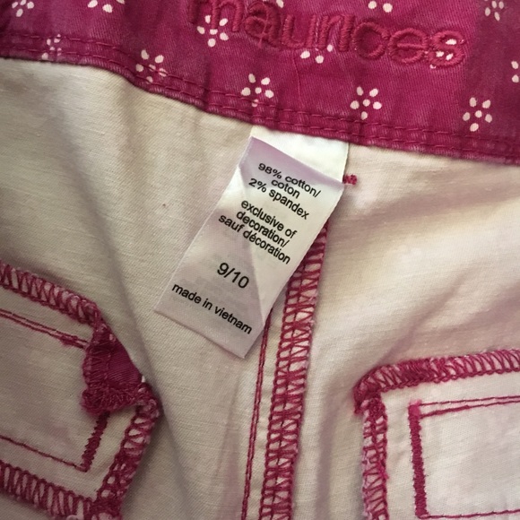 • magenta patterned medium length shorts • - Picture 5 of 7